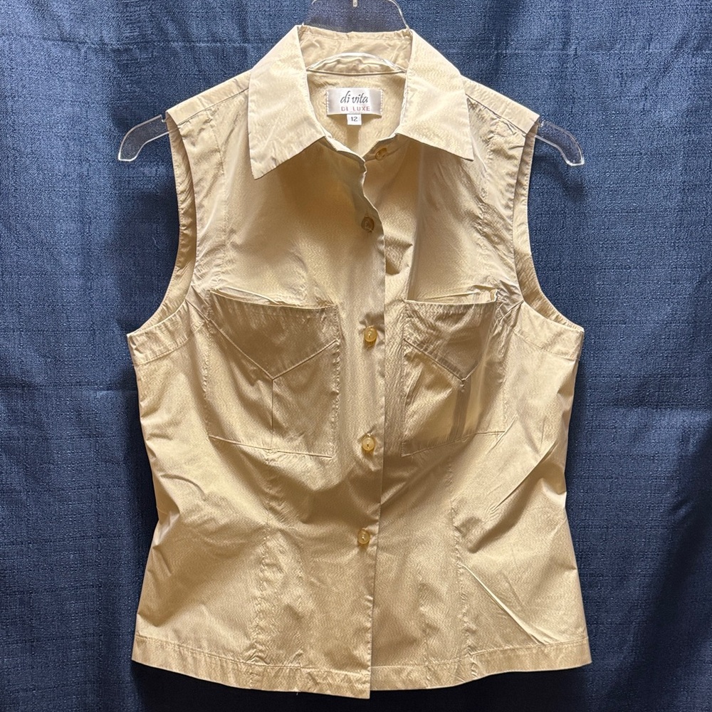 Di Vita Champagne Sleeveless Button-Down Metallic Shirt
